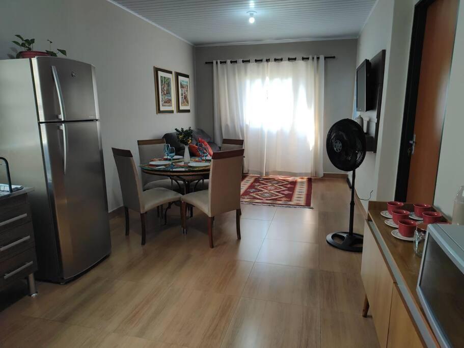 Kuchyň nebo kuchyňský kout v ubytování Casa aconchegante