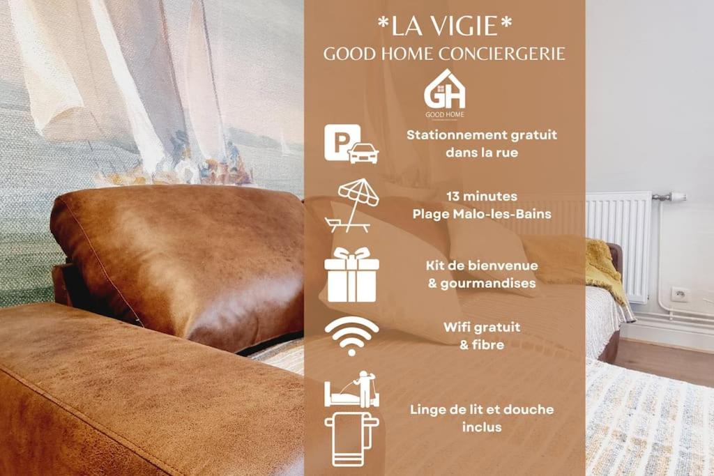 uma placa num quarto com uma cama com uma caixa em *Villa Marine*La Vigie - Duplex em Coudekerque-Branche