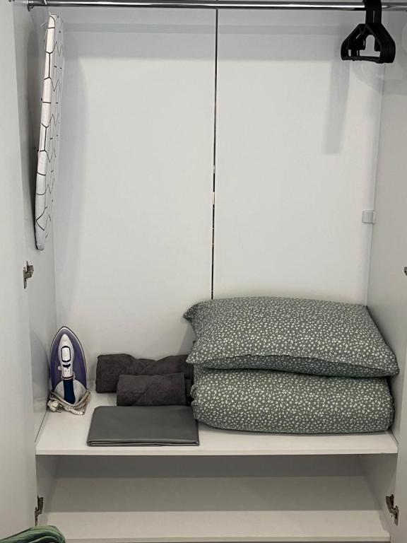 Postel nebo postele na pokoji v ubytování Ultra Lux Studio Free Underground Parking
