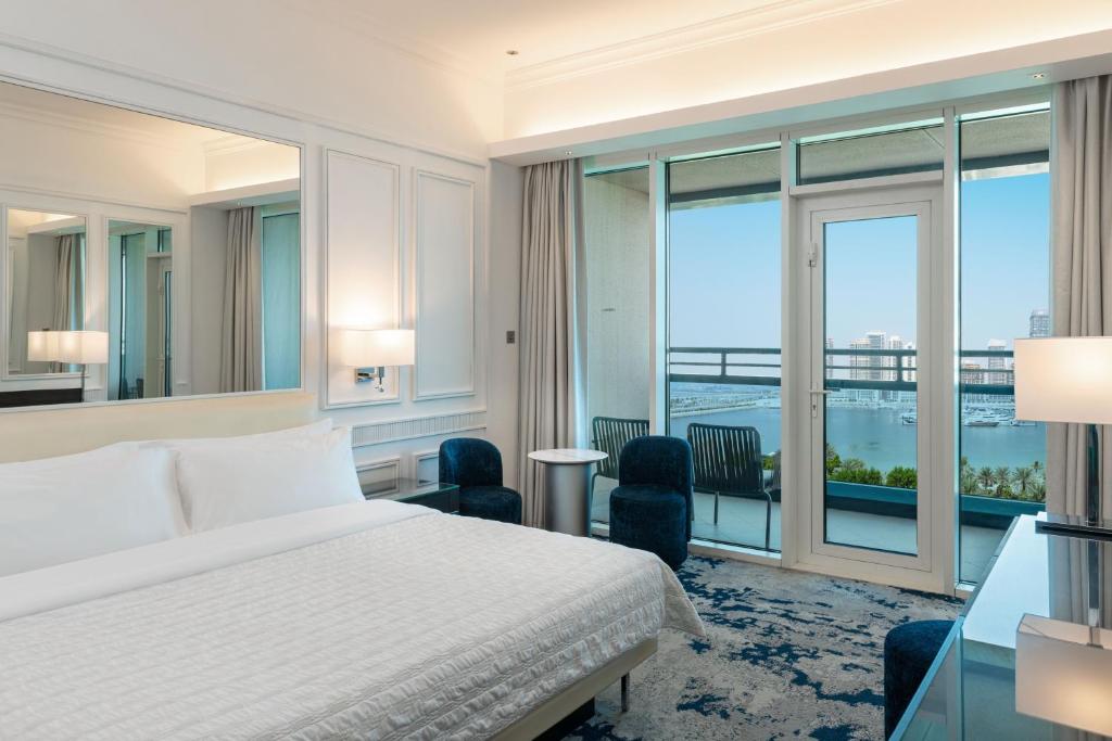 Le Meridien Mina Seyahi Beach Resort & Waterpark - Deluxe Sea View With Balcony, 1 King & 1 Single