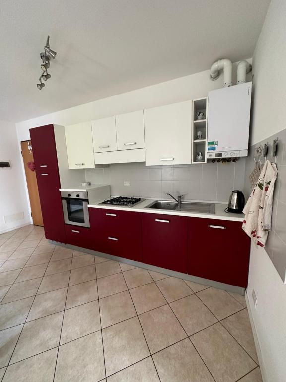 Kuchyň nebo kuchyňský kout v ubytování Val di Non Apartment