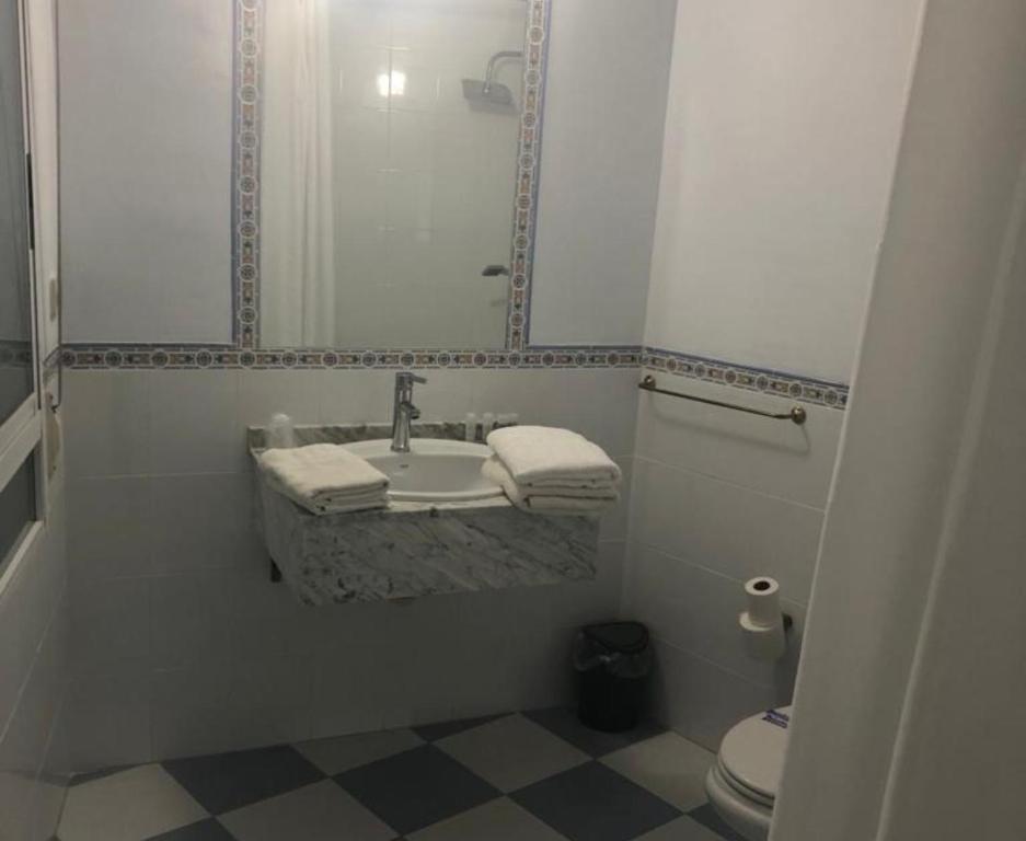 Un baño de Hostal Victoria