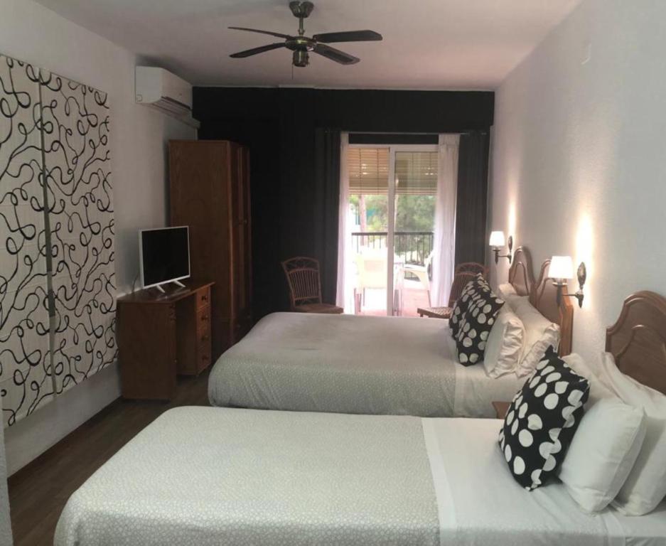 Cama o camas de una habitación en Hostal Victoria