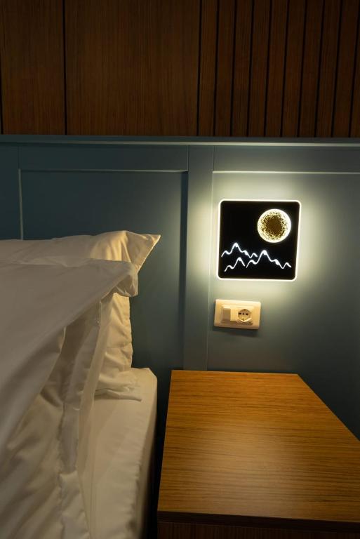 Postel nebo postele na pokoji v ubytování Aglon Twin's Hotel