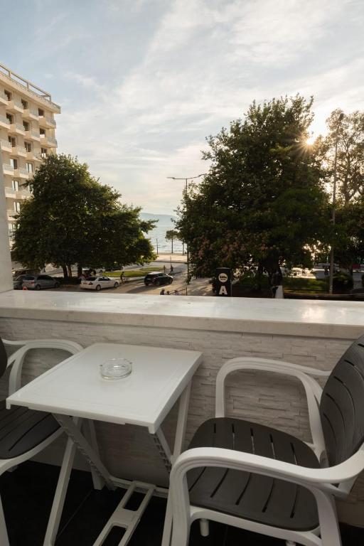 Balkón nebo terasa v ubytování Aglon Twin's Hotel