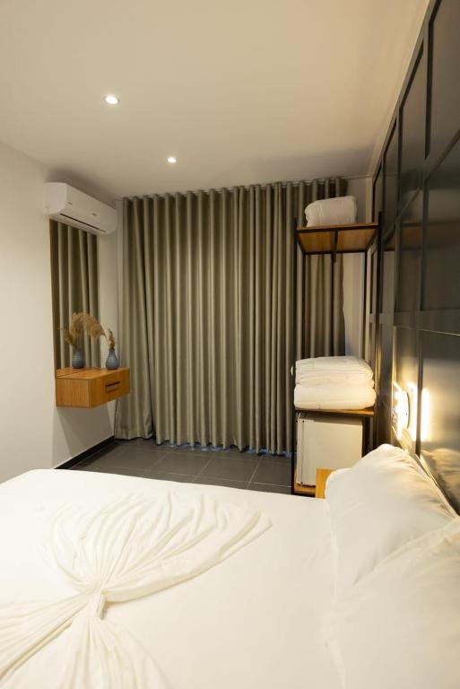 Postel nebo postele na pokoji v ubytování Aglon Twin's Hotel