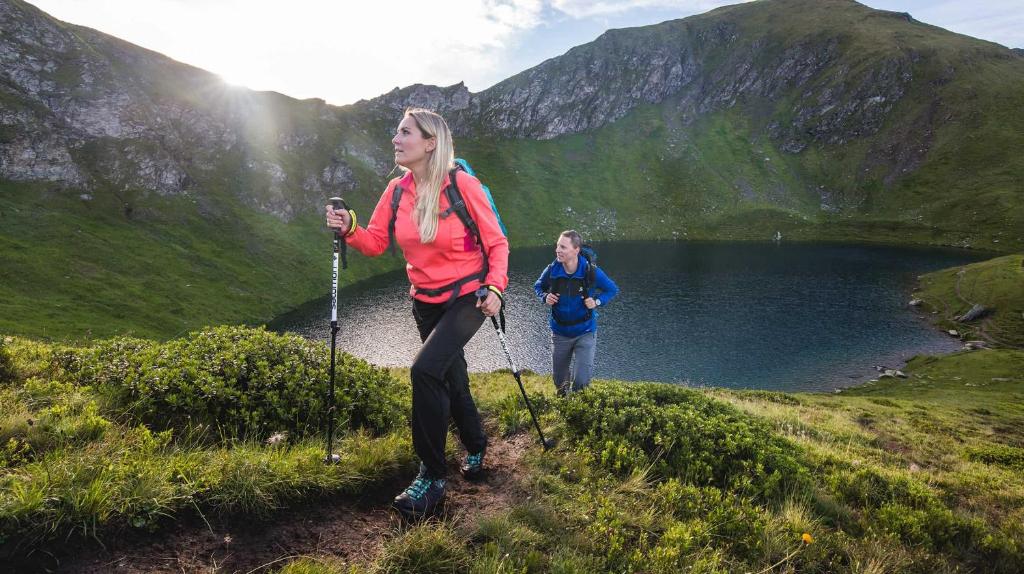 Lakeside Luxury Apartments - 18