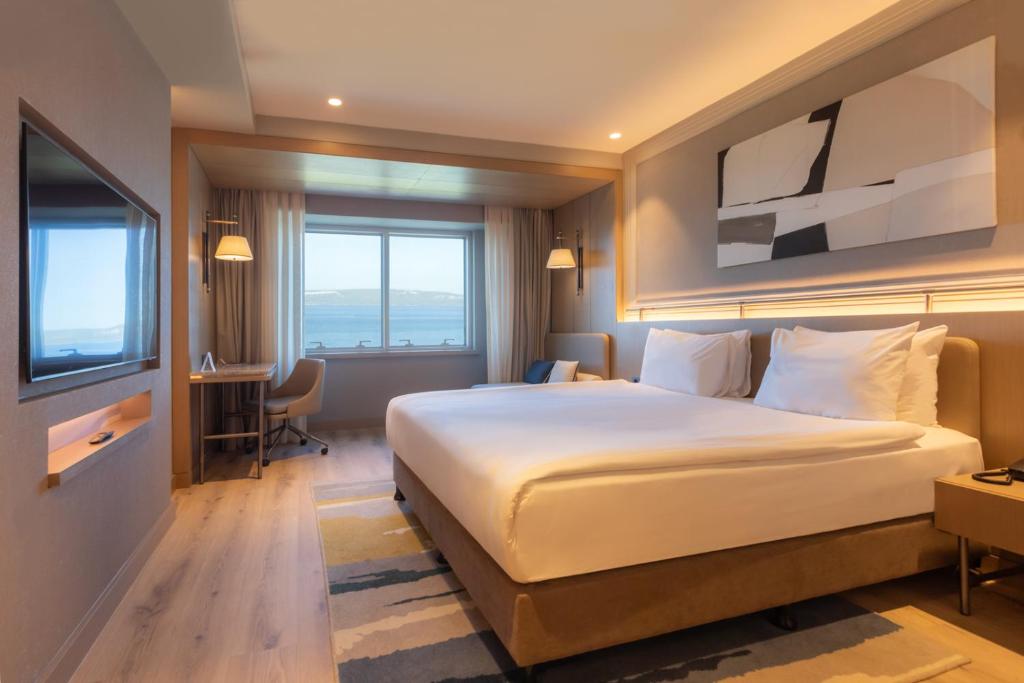 Postel nebo postele na pokoji v ubytování Kolin Hotel Spa & Convention Center