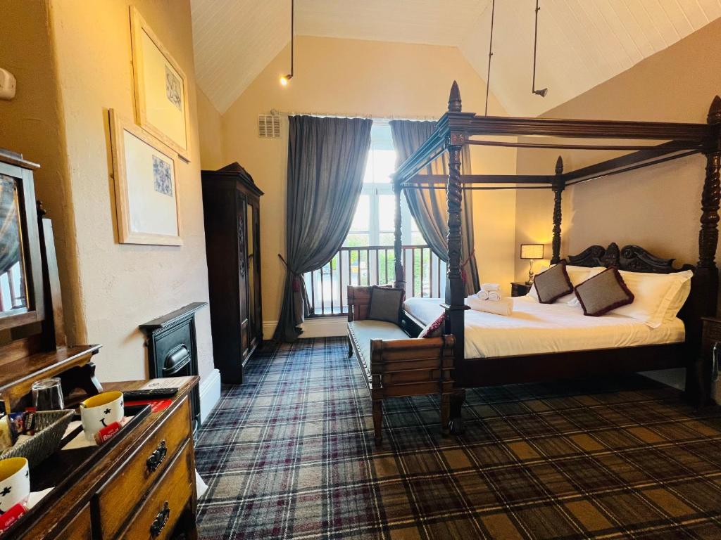 Postel nebo postele na pokoji v ubytování Peak Hotel Castleton