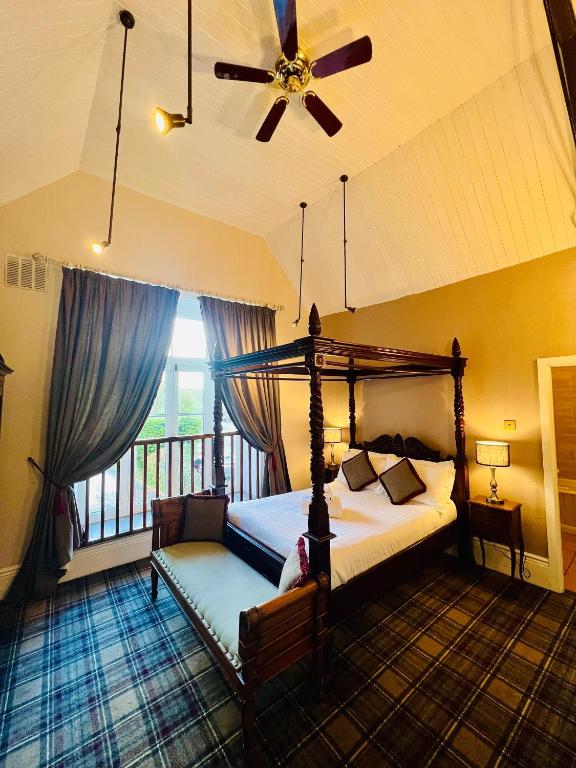 Postel nebo postele na pokoji v ubytování Peak Hotel Castleton