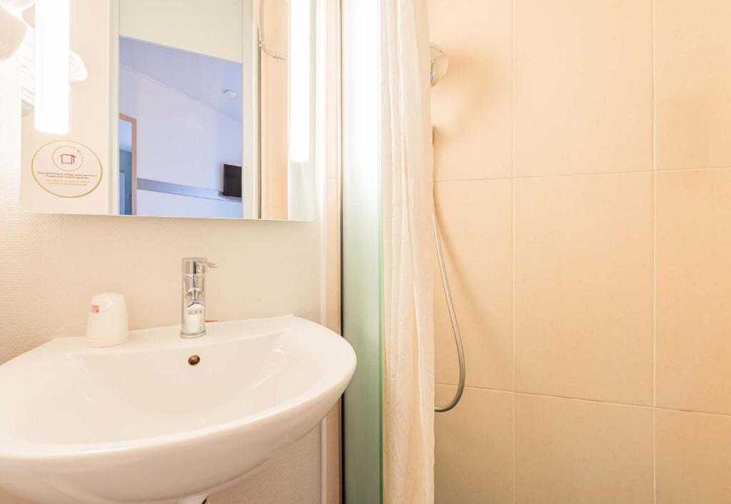 Koupelna v ubytování B&B HOTEL Colmar Vignobles Ouest