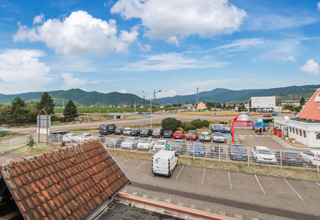 Nespecifikovaný výhled na hory nebo výhled na hory při pohledu z hotelu