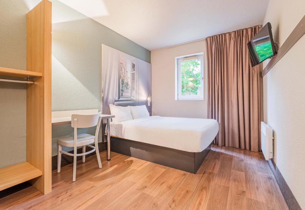 Postel nebo postele na pokoji v ubytování B&B HOTEL Colmar Vignobles Ouest