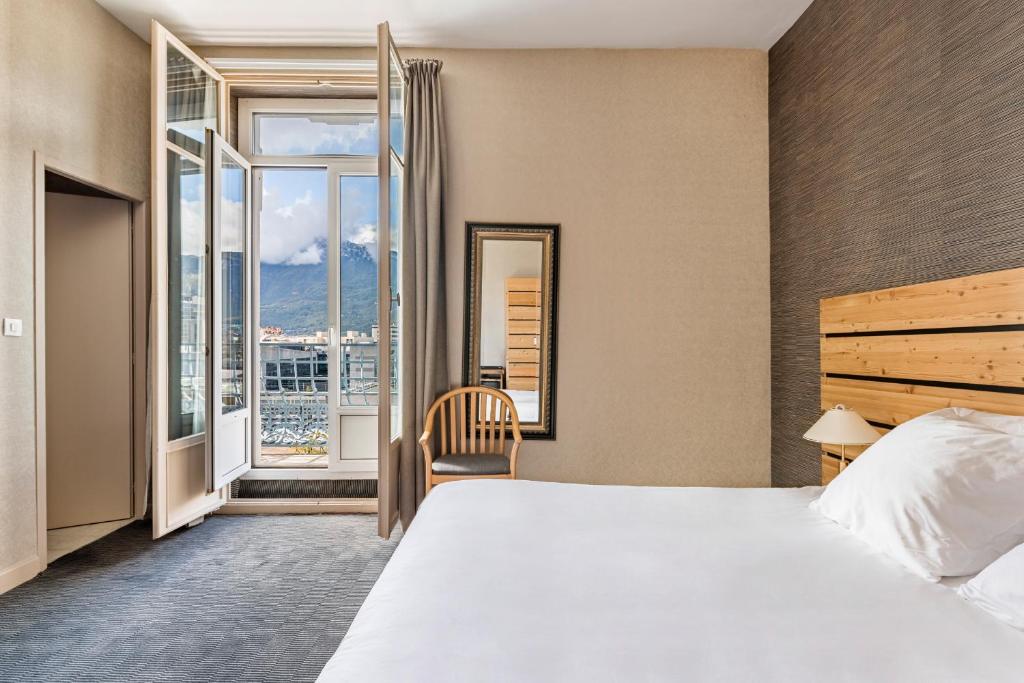 Postel nebo postele na pokoji v ubytování Hôtel Terminus
