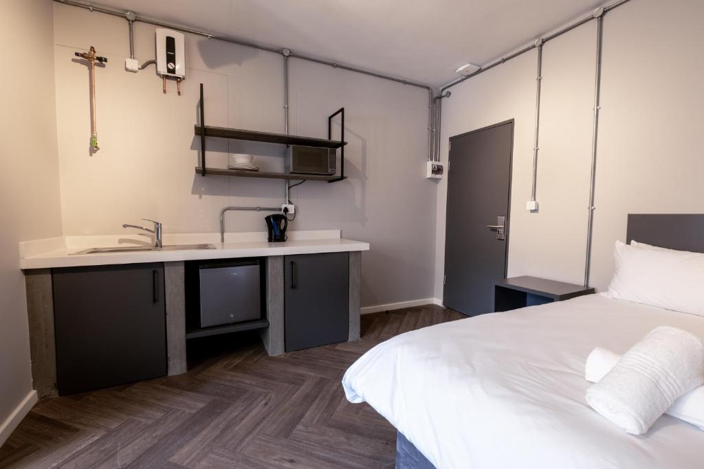 Inn & Out Plus Rosebank - Chambre Reine