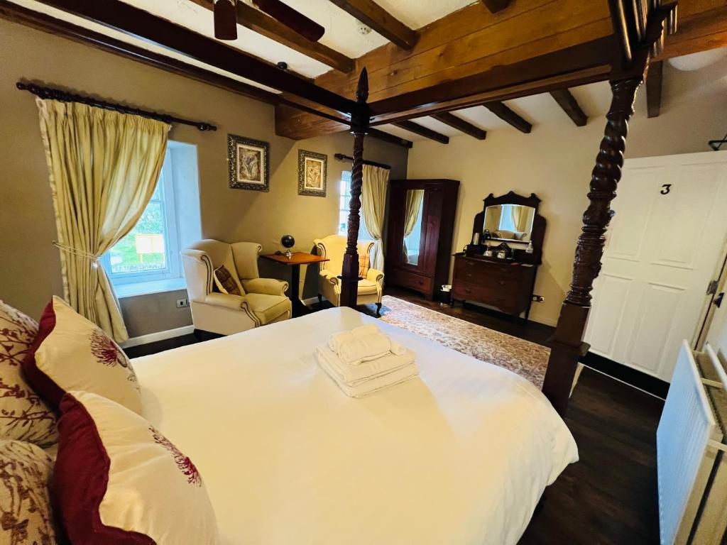 Postel nebo postele na pokoji v ubytování Peak Hotel Castleton