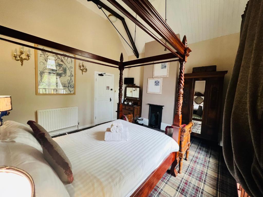 Postel nebo postele na pokoji v ubytování Peak Hotel Castleton