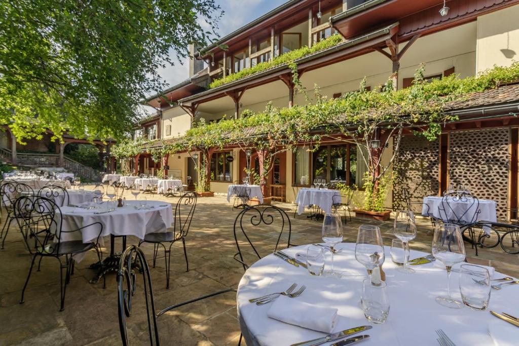 Restaurace v ubytování La Verniaz et ses Chalets