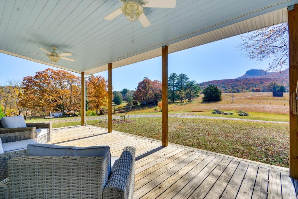 Beautiful Farmhouse with Pilot Mtn State Park Views!, Pilot Mountain