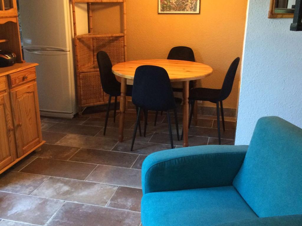 Posedenie v ubytovaní Villa Climatisée avec Piscine, Parking Privé, Proche Plage - 6 Pers. - FR-1-607-151