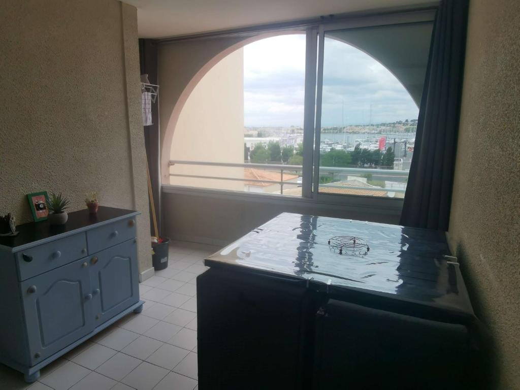 Fotografia z galérie ubytovania T2 Climatisé pour 4 Pers. avec Piscine, Parking, Proche Plage et Commerces - FR-1-607-152 v destinácii Cap d'Agde