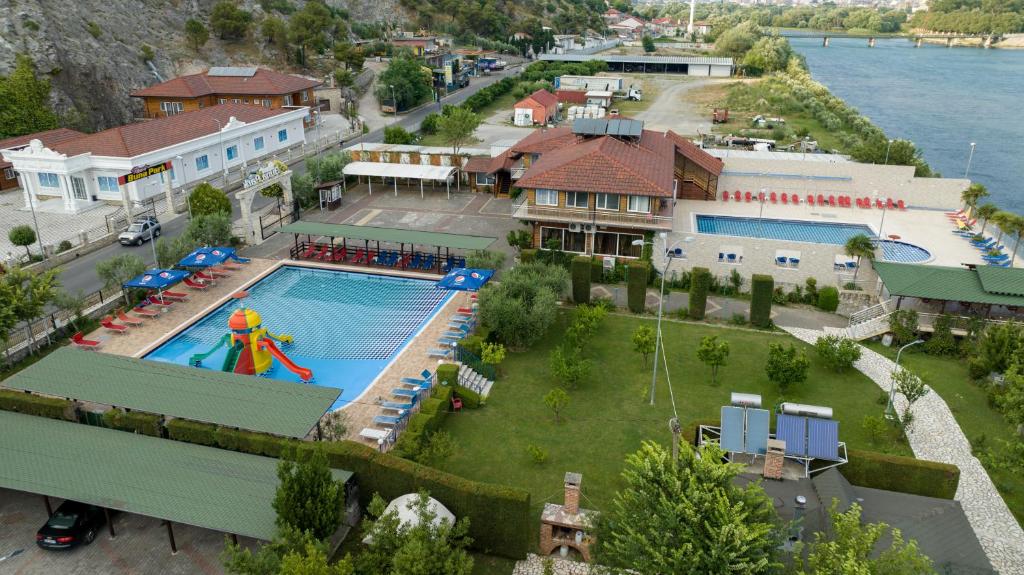 Bazén v ubytování Buna Park Hotel nebo v jeho okolí