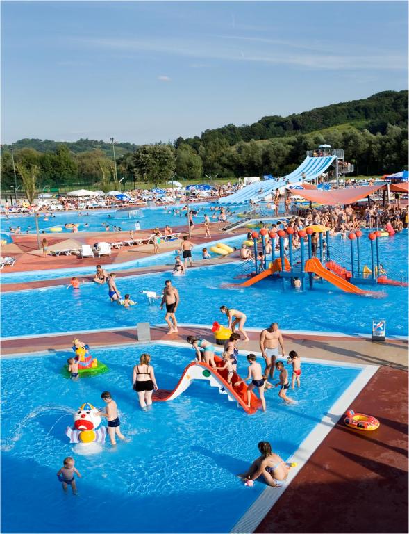 Bazén v ubytování Kuca za odmor Hiza i Vila nebo v jeho okolí