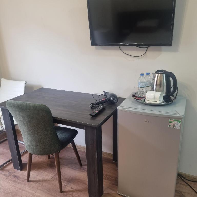 TV a/nebo společenská místnost v ubytování MAHALI HOTEL