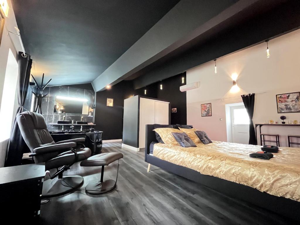 Moderne Jacuzzi Terrasse - One-Bedroom Apartment