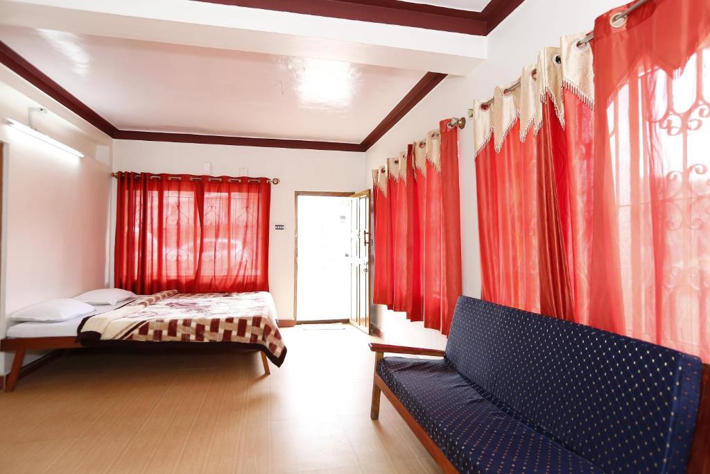 Postel nebo postele na pokoji v ubytování Hotel Sri Balaji