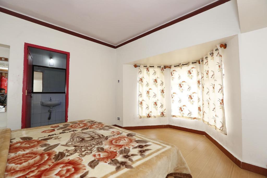 Postel nebo postele na pokoji v ubytování Hotel Sri Balaji