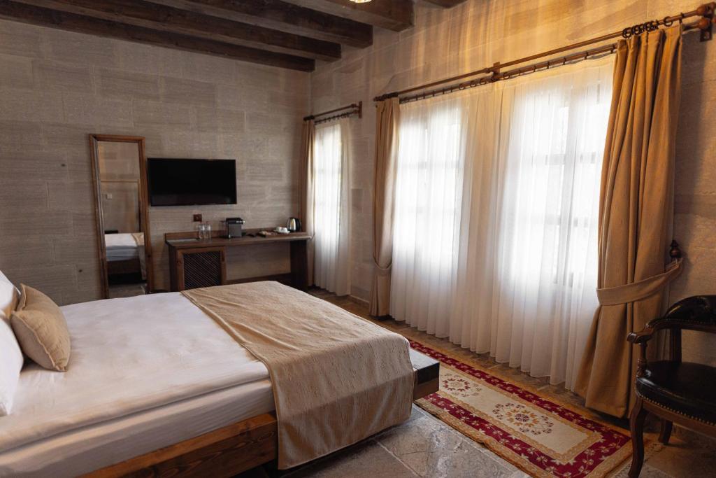 Noah's Ark Cave Hotel - 8