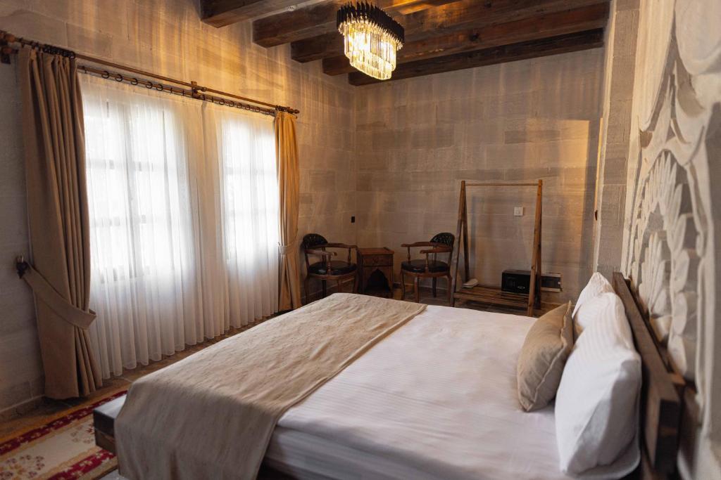 Noah's Ark Cave Hotel - 9