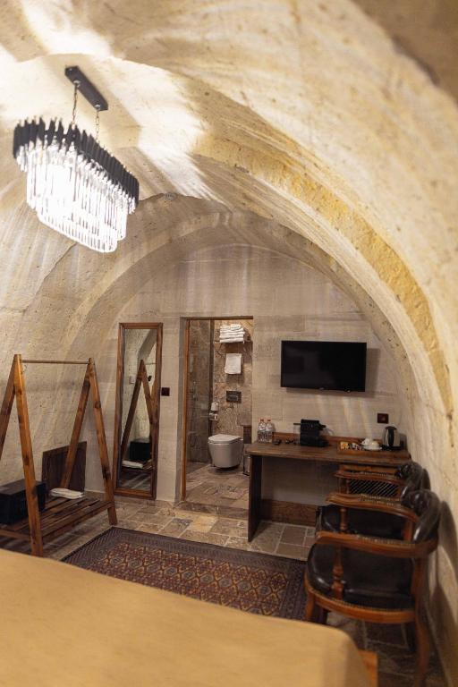 Noah's Ark Cave Hotel - 10