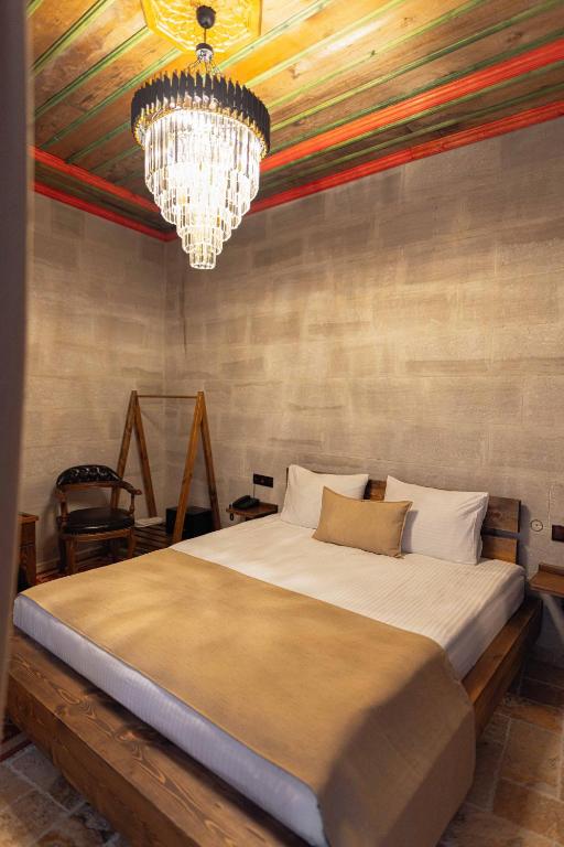 Noah's Ark Cave Hotel - 11