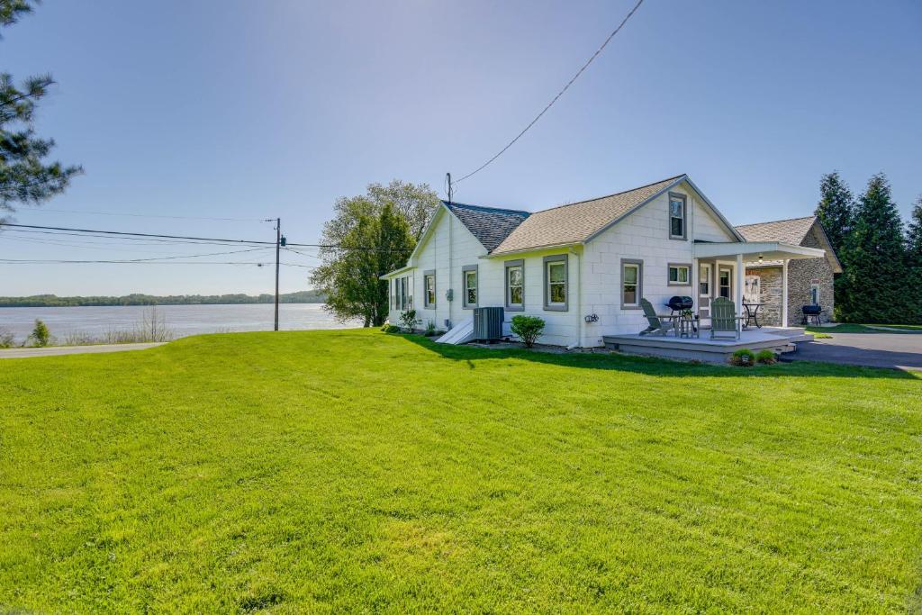 Idyllic Retreat with Lake Views - Near Marina! - Housity