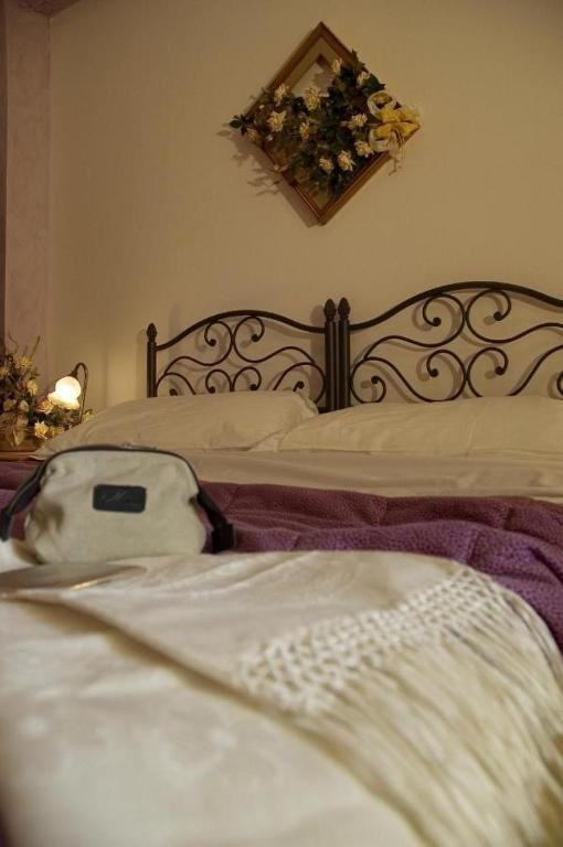 Letto o letti in una camera di Agriturismo La Burraia vicino a San Gimignano