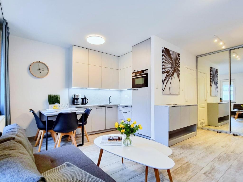 Kuchyňa alebo kuchynka v ubytovaní Apartamenty Portowe Westerplatte 19
