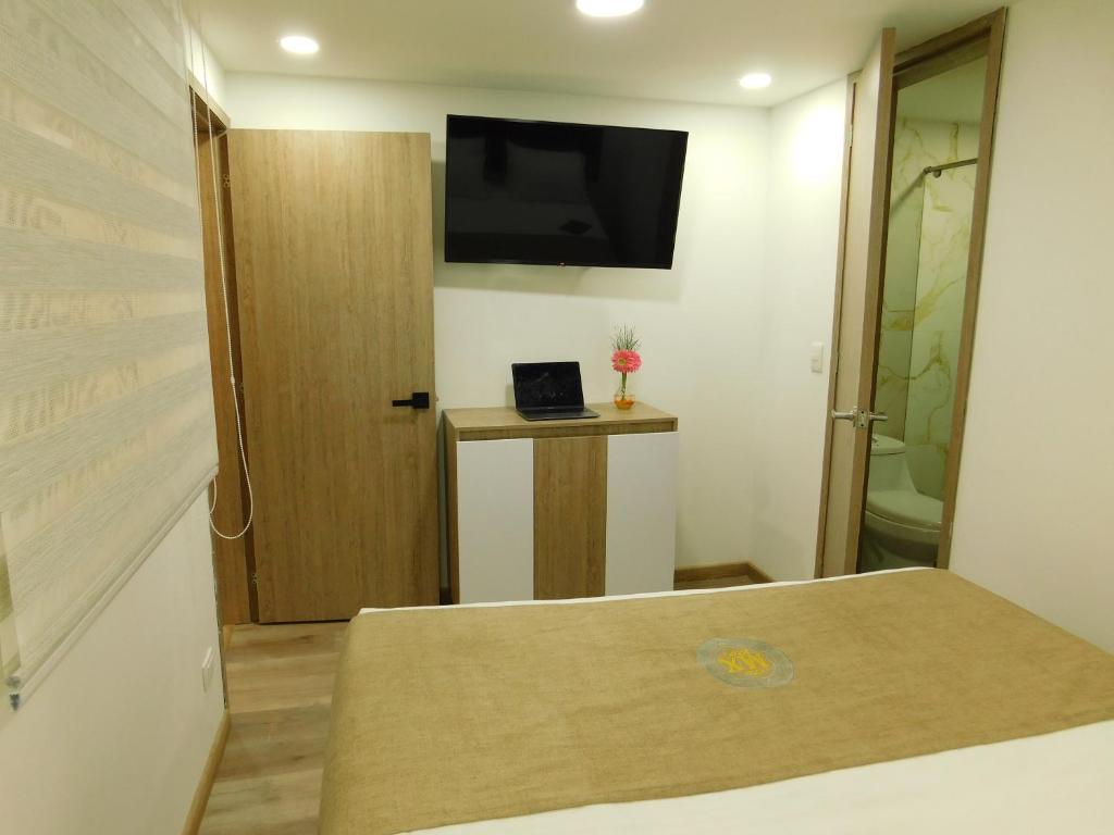 TV a/nebo společenská místnost v ubytování HOTEL MX BOGOTA