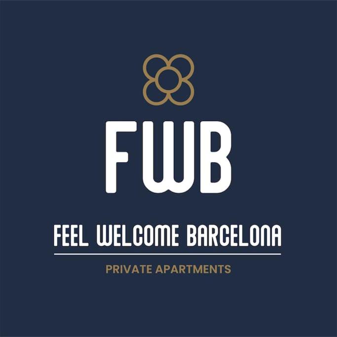 een logo voor de gevoede ultrabane barcelona bij Feel Welcome Barcelona Fira-Splau in Cornellà de Llobregat