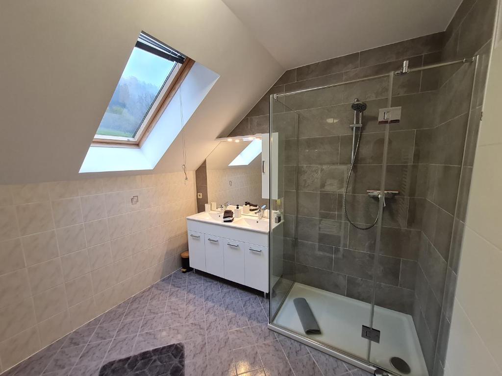 Een badkamer bij Aparts Lakeview -Gerlitzen -Ossiacher See -Ski