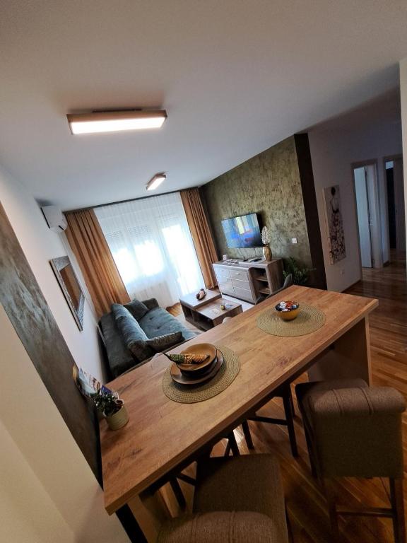 Μια τηλεόραση ή/και κέντρο ψυχαγωγίας στο LUX APARTMAN PANORAMA