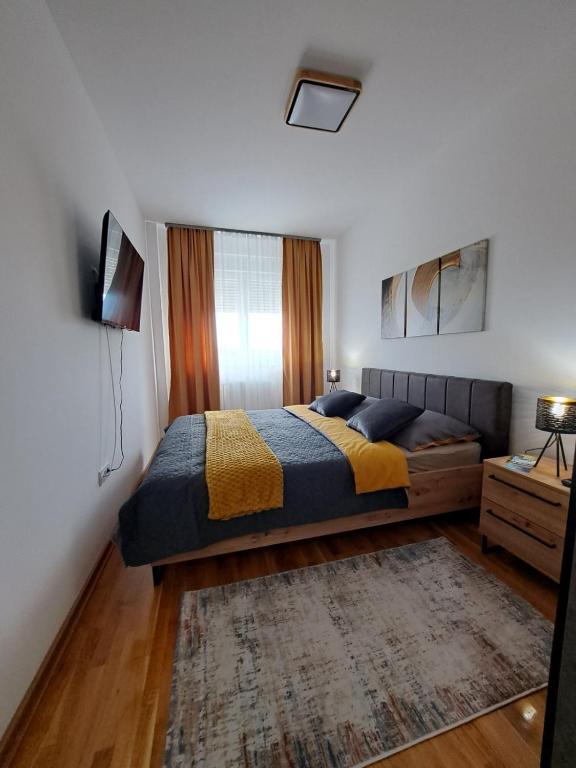 Ένα ή περισσότερα κρεβάτια σε δωμάτιο στο LUX APARTMAN PANORAMA