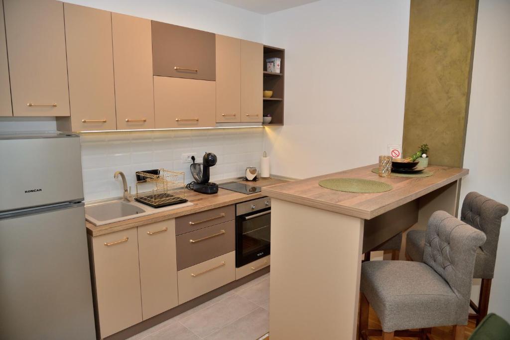 Η κουζίνα ή μικρή κουζίνα στο LUX APARTMAN PANORAMA