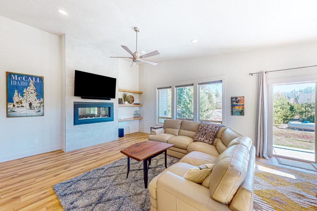 McCall's Mighty Marvel, McCall (updated prices 2024)