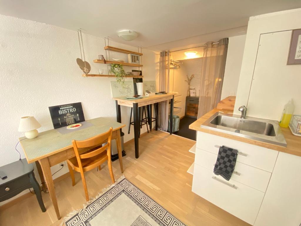Kuchyň nebo kuchyňský kout v ubytování Chez Alain Prévu - Boutique Hotel by Stay Swiss