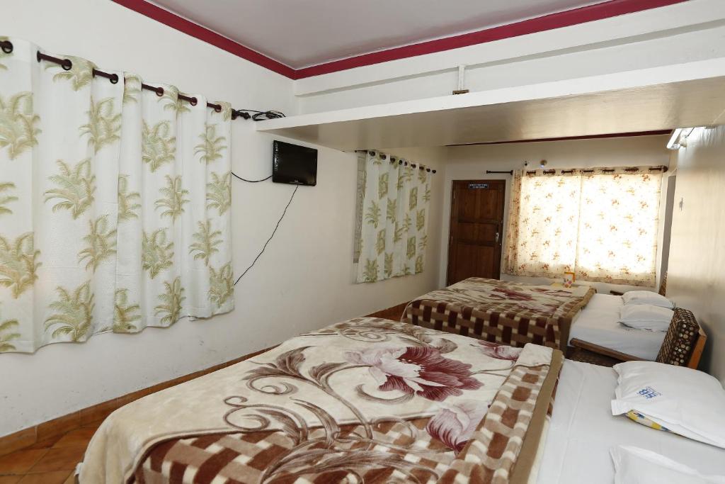 Postel nebo postele na pokoji v ubytování Hotel Sri Balaji