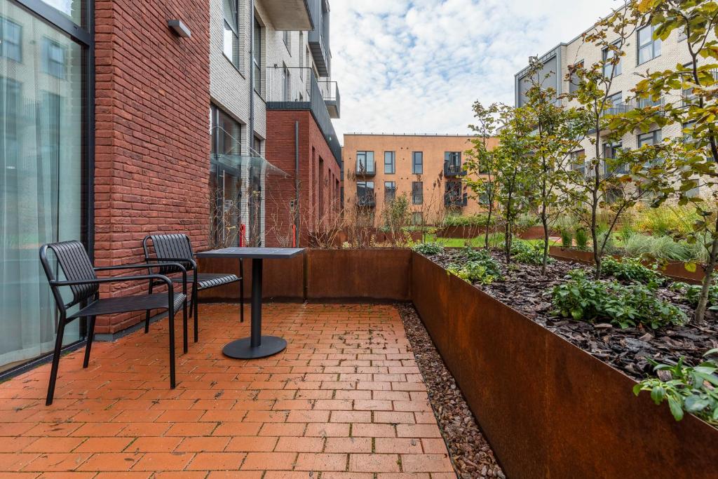Zahrada ubytování Stylish loft with terrace Paupys, Old town