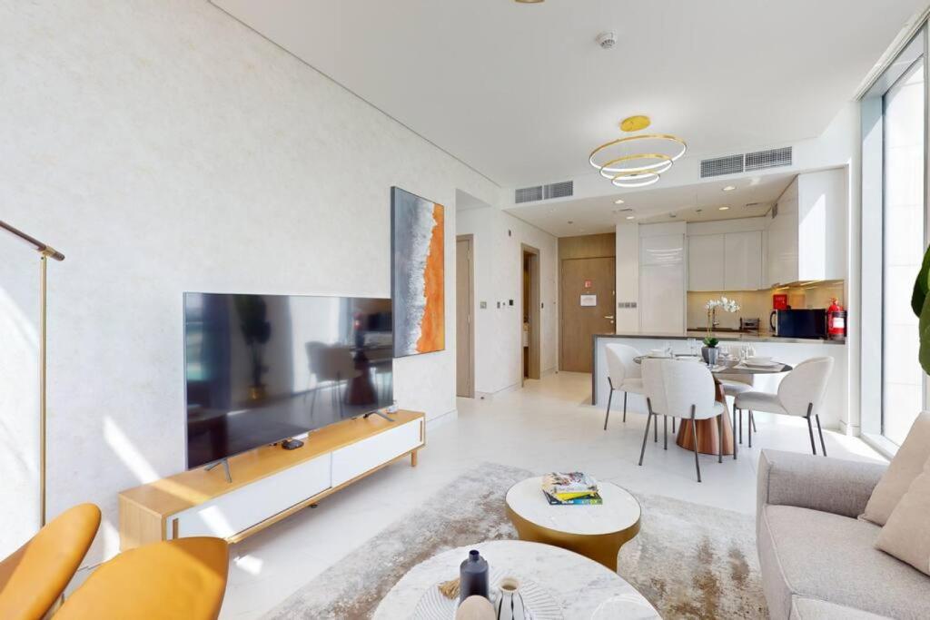 Fotografie z fotogalerie ubytování Residence 21 - Glamorous One Bedroom v Dubaji