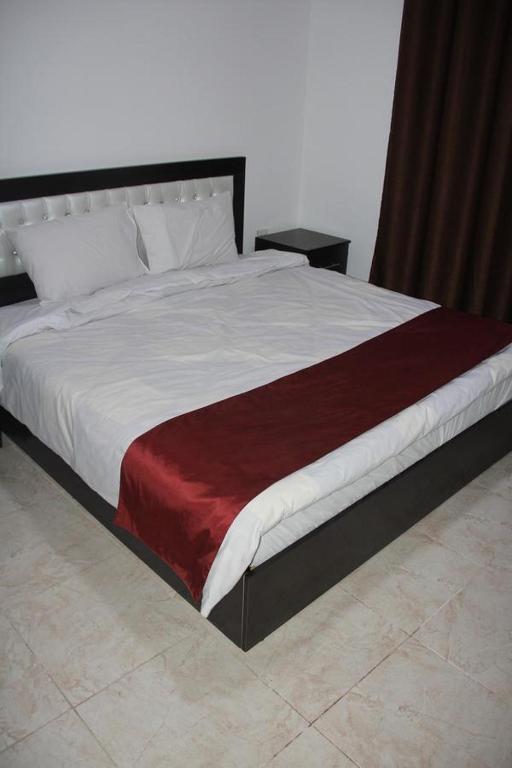 Postel nebo postele na pokoji v ubytování Weekend Hotel